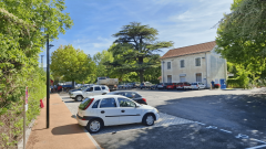 Photo montrant le nouveau parking relais Place de la Gare à La Bâtie Neuve